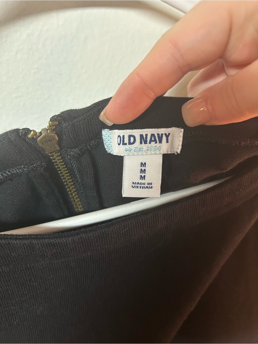 ⭐️3/$20 Old Navy Women’s Black 3/4 Sleeve Back Zip Top Size M - Picture 2 of 3